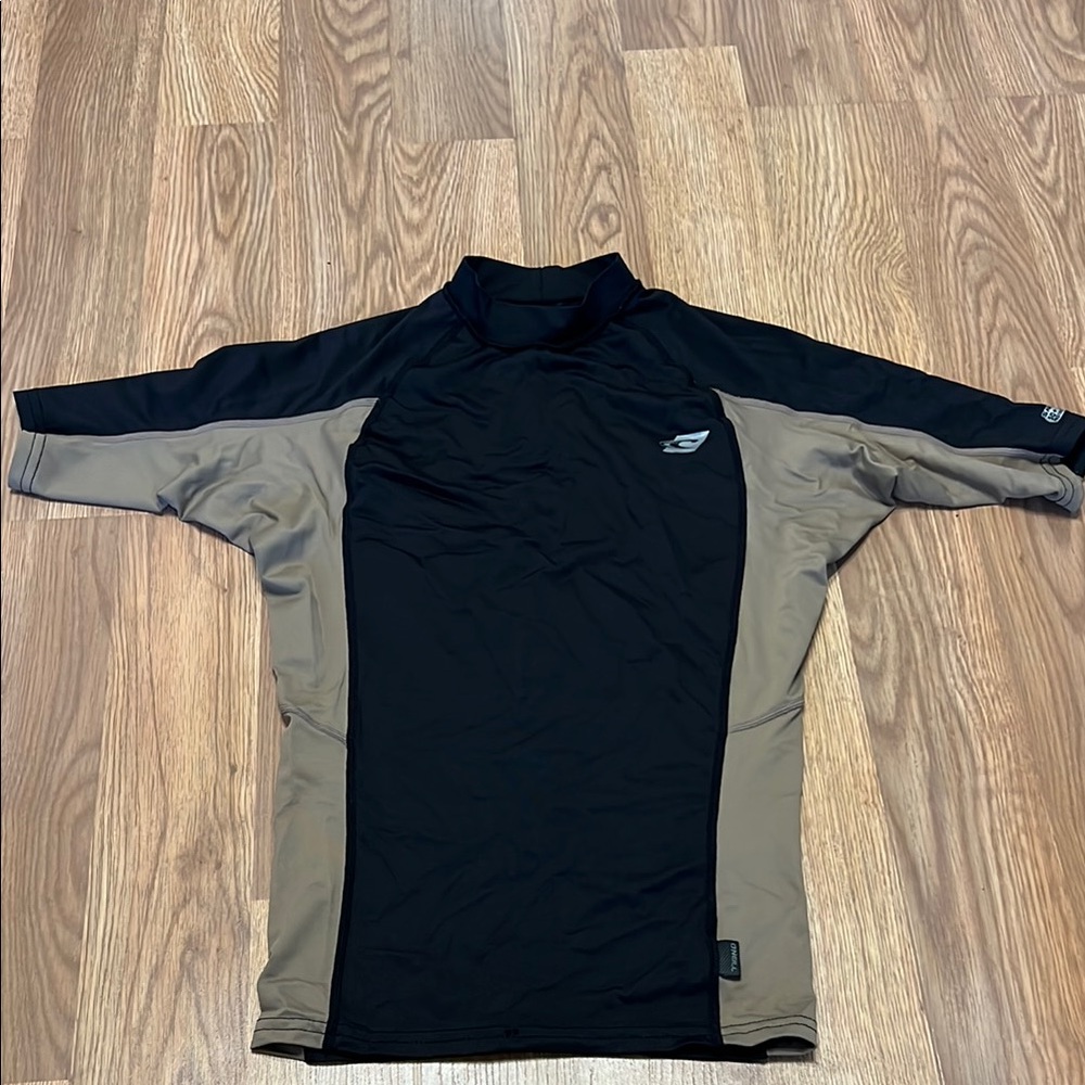O'Neill rash guard sz small men's